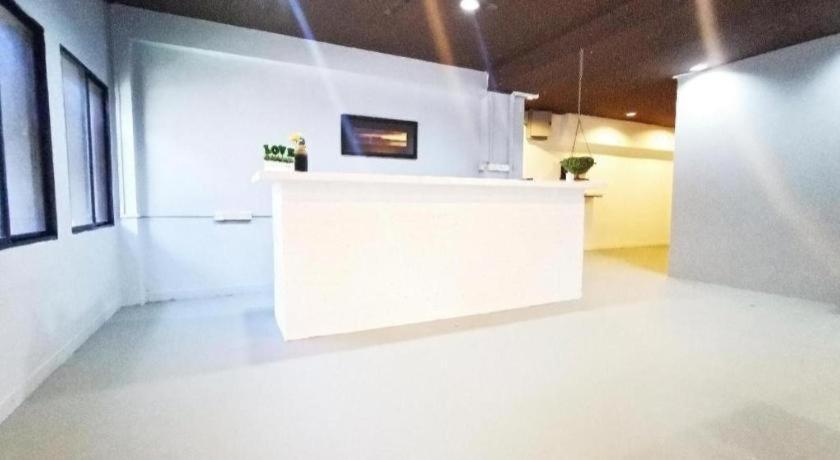 Hotel Oyo 89398 Doorbellz Kota Kinabalu Esterno foto